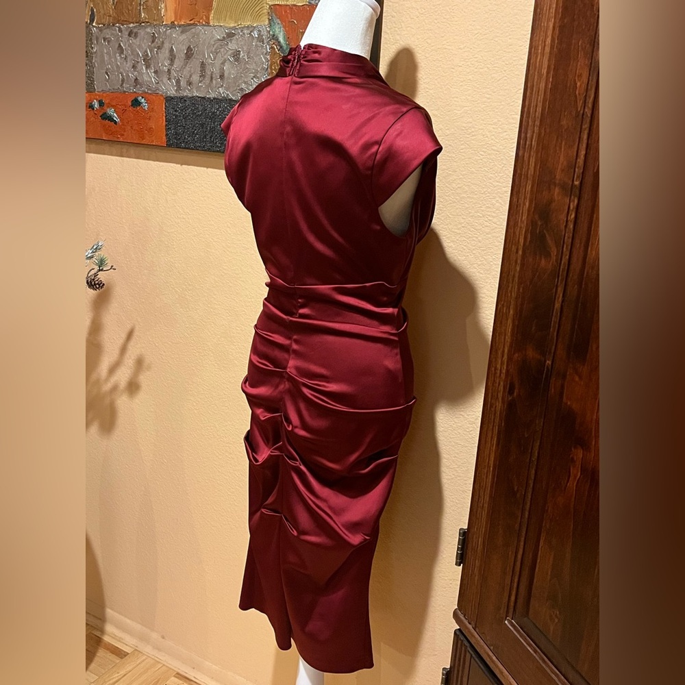 Burgundy Evening Dress. Satin. Ruching on the skirt V-neck. Size S. Xscape brand - Picture 3 of 13